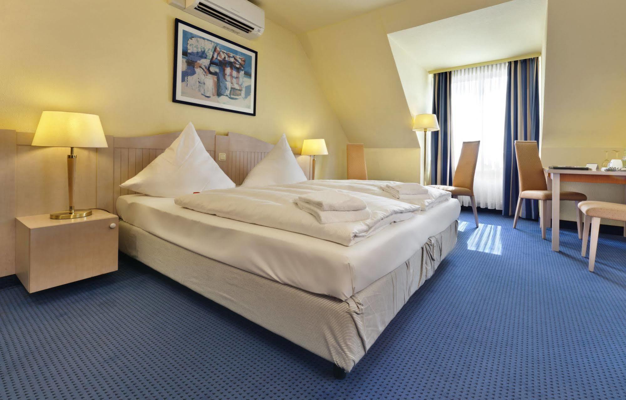 Tryp By Wyndham Aquamarin Hotel 3*